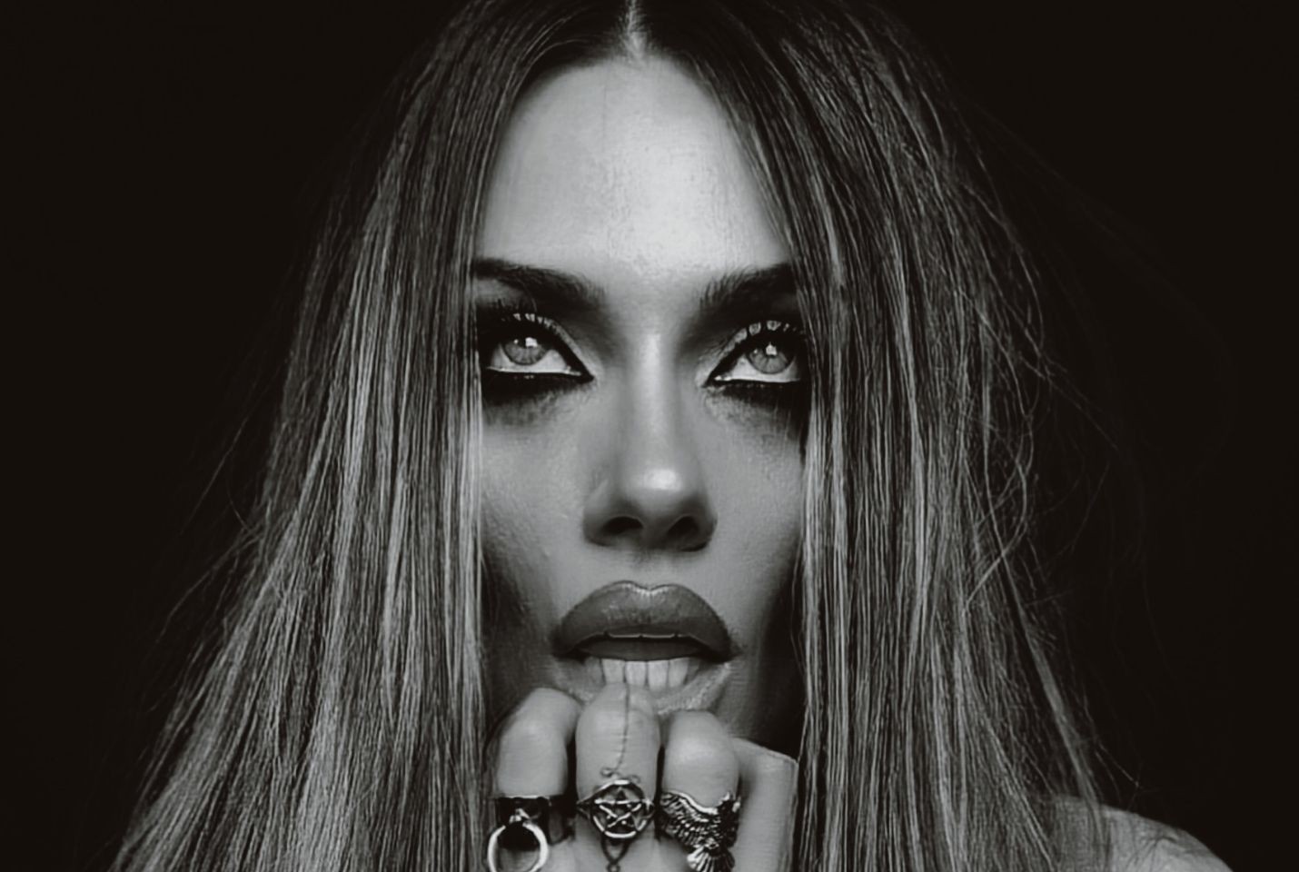 Ask Alice weairng dark eyeliner in a close up